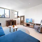 Bondi Beach Lifestyle Living W Pool And Parking