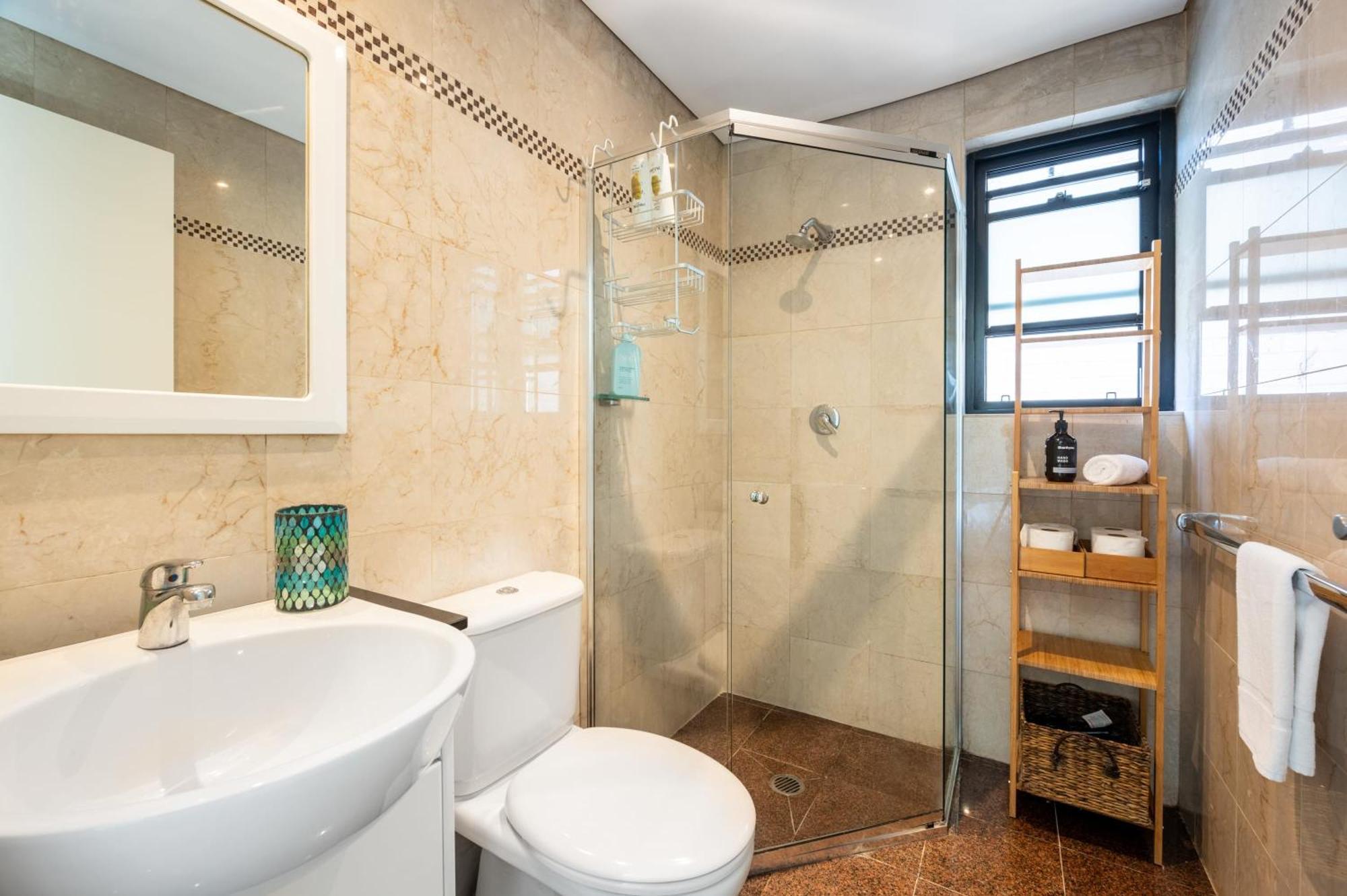 Bondi Beach Lifestyle Living W Pool And Parking Appartamento