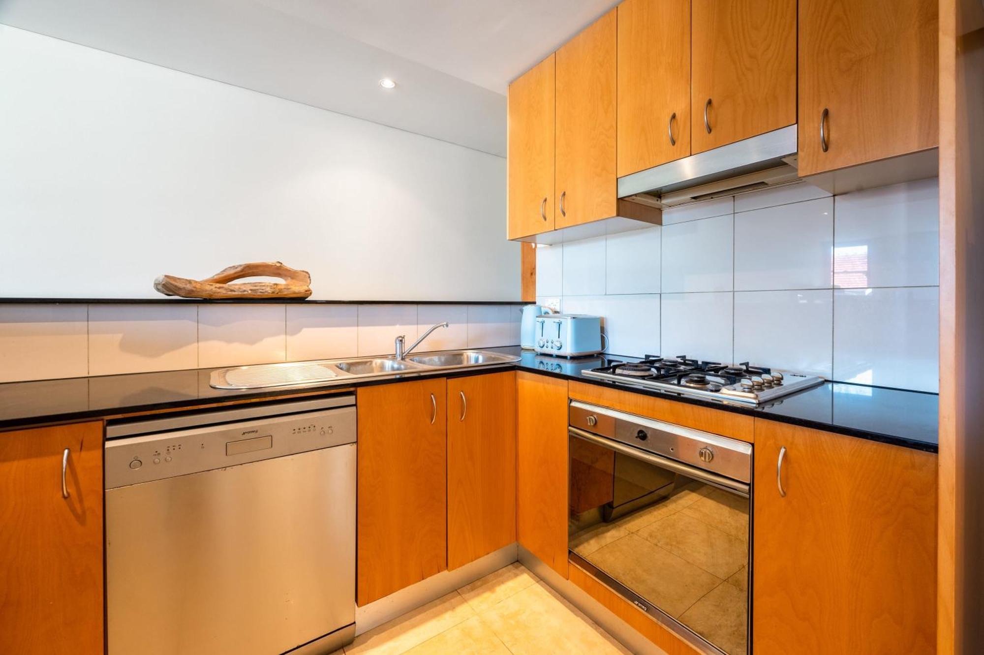 Bondi Beach Lifestyle Living W Pool And Parking Apartment Sydney