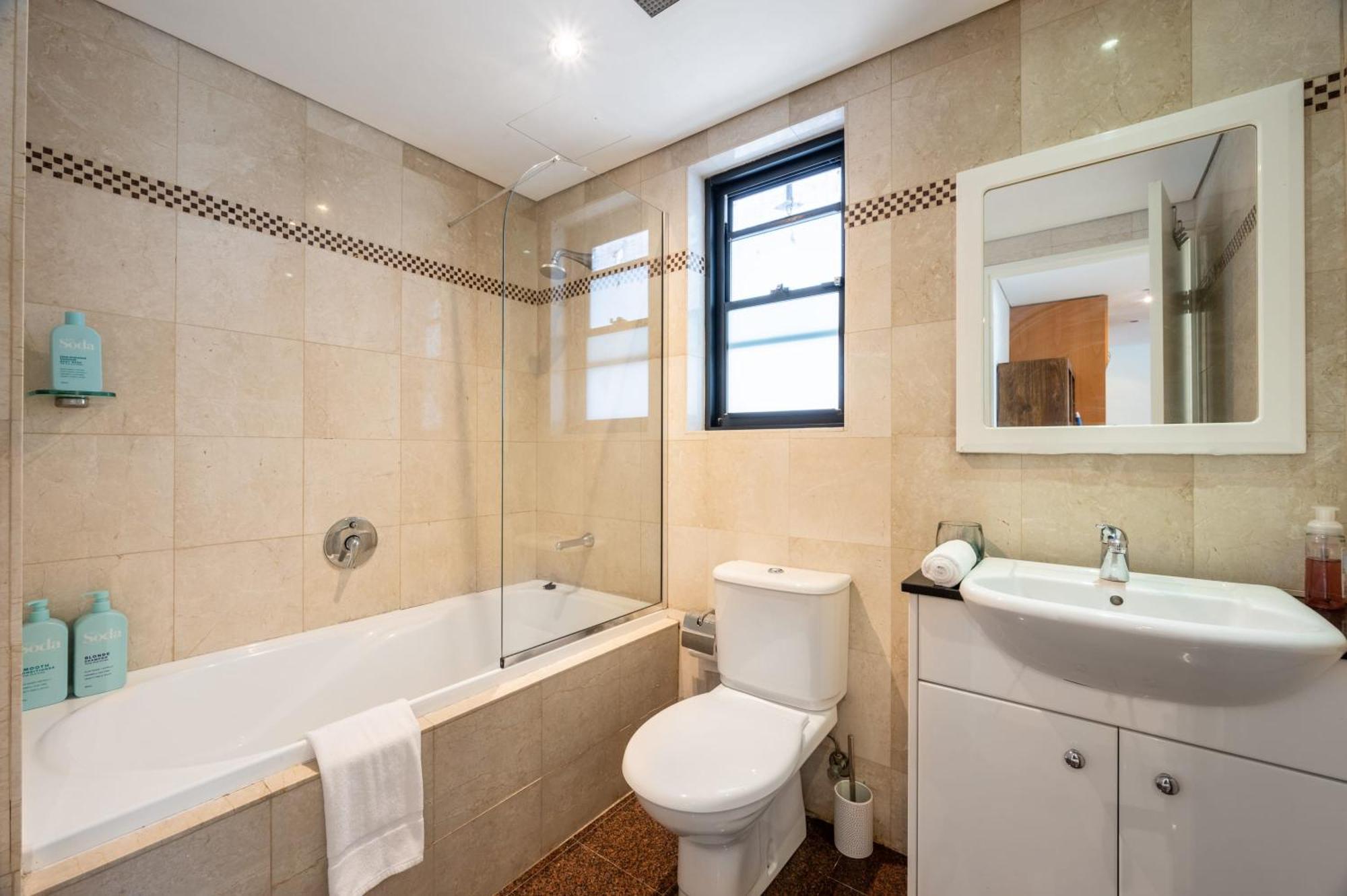Bondi Beach Lifestyle Living W Pool And Parking Apartment